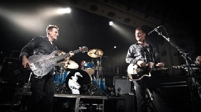 THEM CROOKED VULTURES